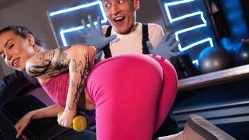 [FitnessRooms] Eden Ivy - After Hours Ass Workout