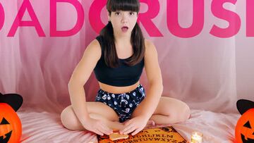 [DadCrush] Mochi Mona - A Spooky Presence